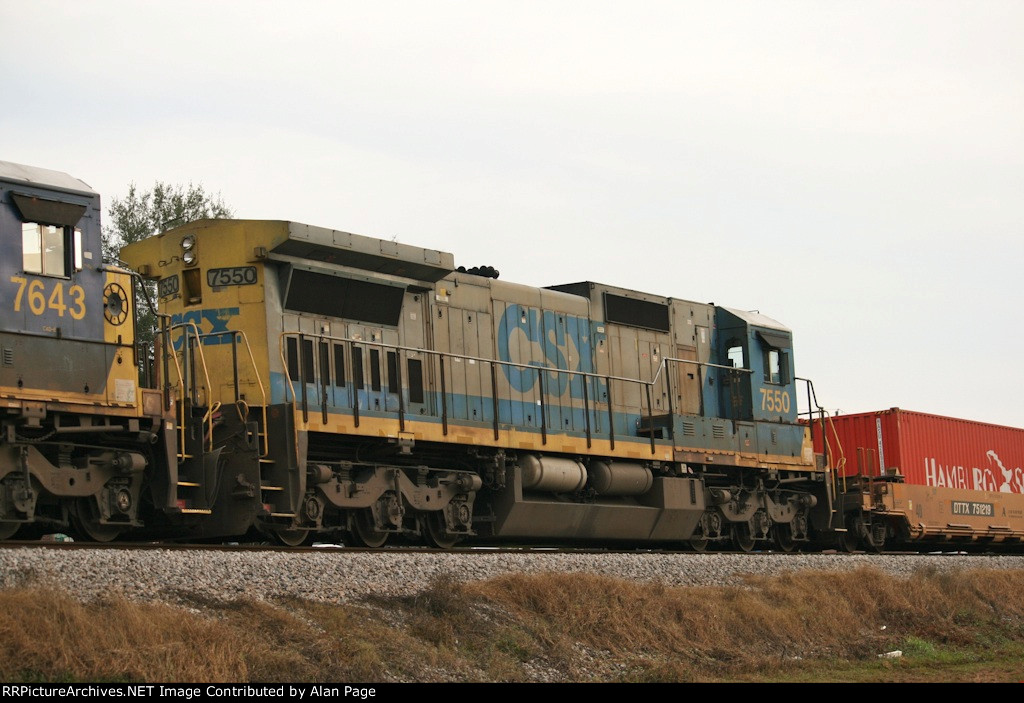 CSX C40-8 7550 runs third